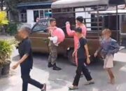 Satpol PP Padang Amankan Pak Ogah dan Badut