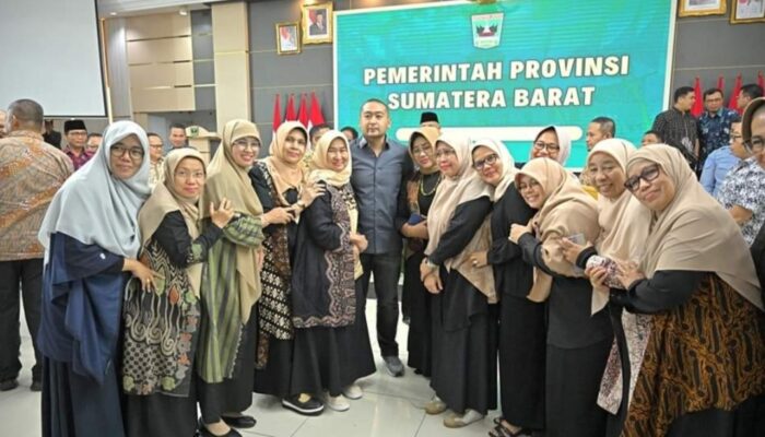 Rapat Staf, Momen Haru Perpisahan Wagub Audy Joinaldy