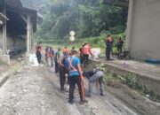 KAI Divre ll Goro Bersihkan Jalur Bongkar Klinker di Teluk Bayur