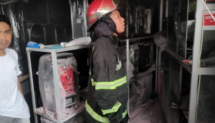 Kebakaran Toko Elektronik di Pasar Raya Kerugian Rp150 Juta