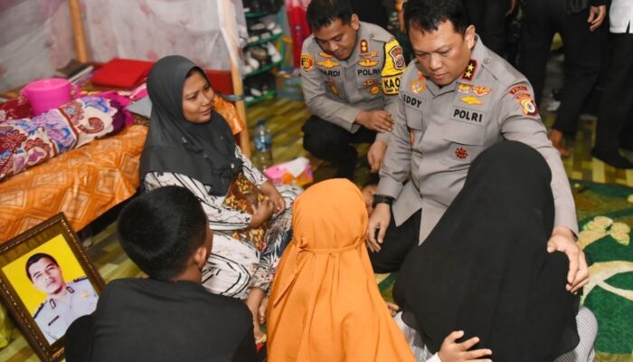 Gugur Saat Bentrokan, Bripka Husni Dinaikkan Pangkat Anumerta