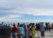 16 Remaja Terseret Ombak di Pantai Tiku, 1 Tewas, 2 Dalam Pencarian