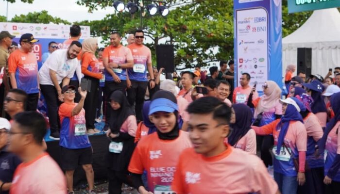 Fadly Amran bersama 2.200 Peserta BOM Run Ceriakan Kota Padang