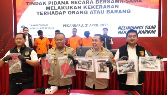Empat Debt collector Bikin Ribut Di Polsek Bukit Raya Diamankan Polisi