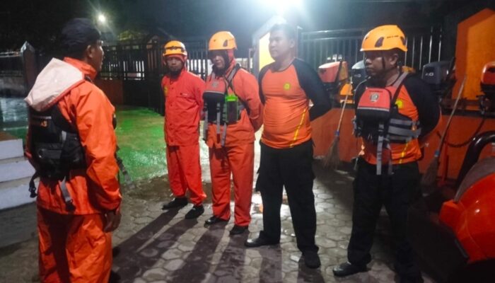 7 Orang Terjebak di Sungai Bangek, Tim SAR Padang Operasi Penyelamatan