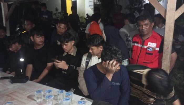 7 Pelajar Terjebak Arus Deras di Sungai Bangek Padang Selamat