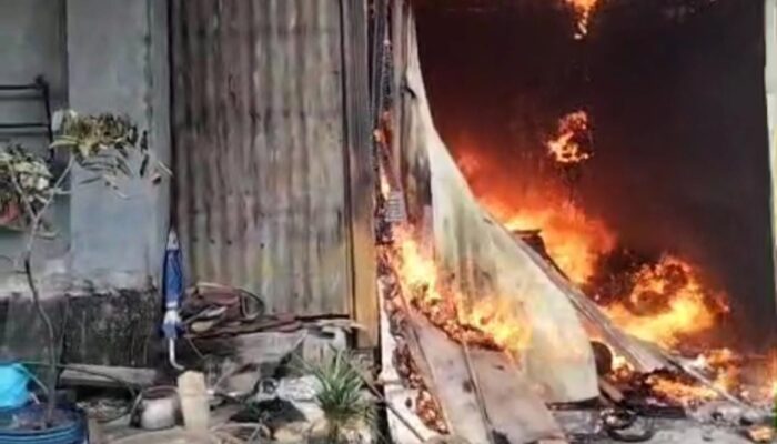 Ruko Terbakar di Padang, Diduga Akibat Ledakan Sepeda Listrik