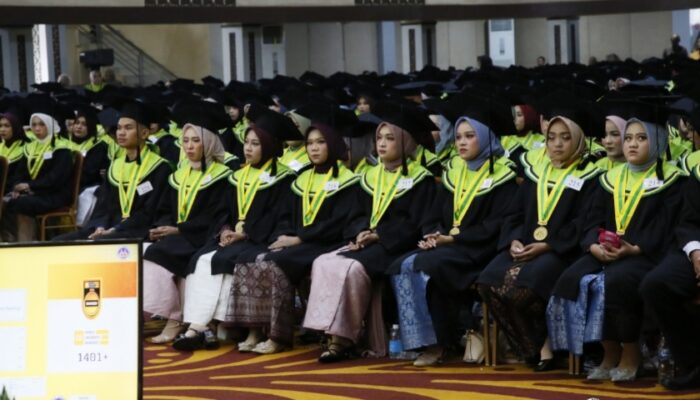 UNP Wisuda 2.200 Lulusan dan Luncurkan Migran Centre Pertama di Luar Jawa