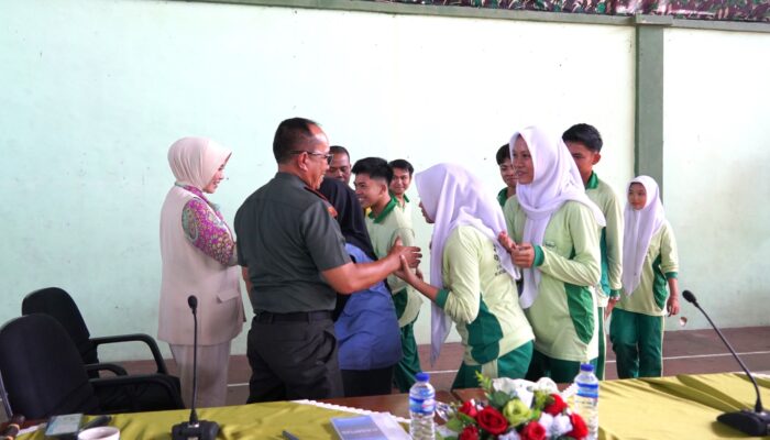 Danrem 032/Wbr Beri Motivasi Siswa Yayasan Kartika Jaya