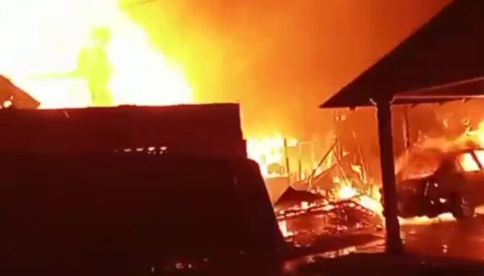 Empat Rumah di Parak Gadang Hangus Dilahap Sijago Merah