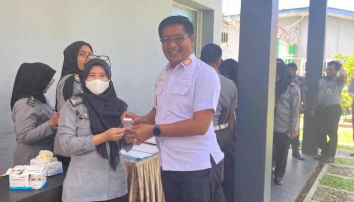 Lapas Padang Tes Urine Massal, Komitmen Menuju Lapas Sehat