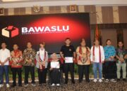 Pendidikan Pengawasan Partisipatif di Padang Ditutup Ketum Bawaslu