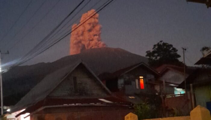 Gunung Marapi Kembali Erupsi, Kolom Abu Capai 1.000 Meter