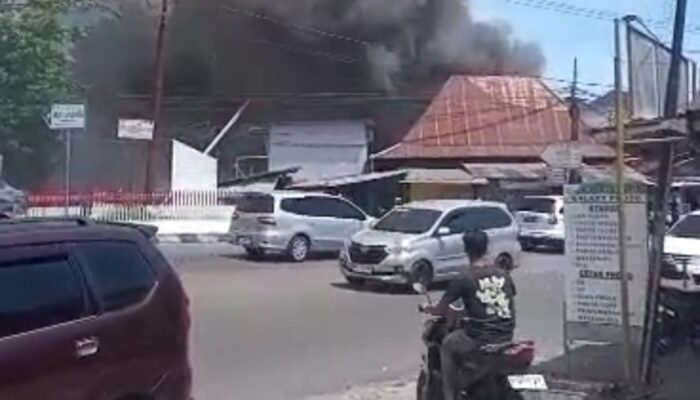 Kebakaran Hanguskan Tiga Toko dan Satu Rumah di Lubeg