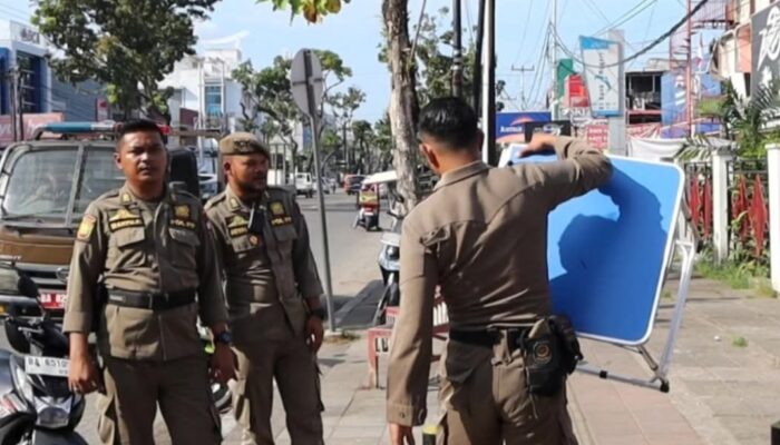 Tertibkan PKL, Satpol PP Padang Lakukan Pengawasan di Pantai