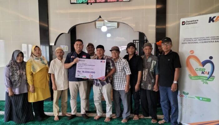 Mesjid Ukhuwah Parupuk Tabing Terima TJSL KAI Sumbar