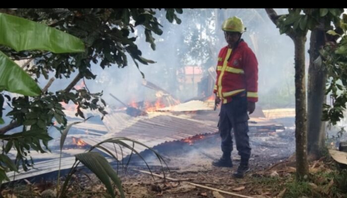 Rumah Kosong Terbakar di Pauh, Kerugian Ditaksir Rp50 Juta