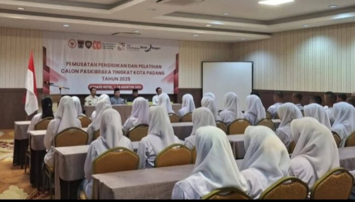 Calon Paskibraka Kota Padang Jalani Latihan Jelang HUT RI ke-80