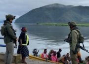 Warga Sambut Hangat Satgas Patroli Humanis di Pelabuhan Aikai