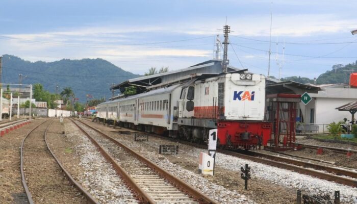 Long Weekend HUT Ke-80 RI, KAI Sumbar Sediakan 28.228 Tempat Duduk