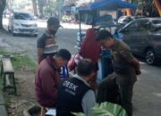 Satpol PP Padang Timur Tertibkan PKL di Badan Jalan