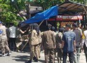 Satpol PP Padang Tertibkan PKL di Jalan Belibis Air Tawar Barat