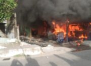 10 Petak Kos-Kosan di Lubuk Begalung Hangus Terbakar