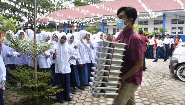 Siswa SMPN 40 Padang Senang Adanya Program MBG