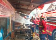 Kebakaran Dua Petak Toko di Pasar Gaung, Kerugian Capai Rp75 Juta
