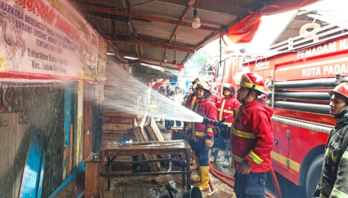Kebakaran Dua Petak Toko di Pasar Gaung, Kerugian Capai Rp75 Juta