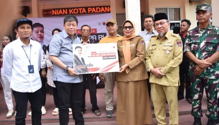 Pemko Padang Serahkan Bantuan Alsintan dan Bibit untuk Petani dan KWT