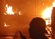 3 Toko di Pasar Raya Padang Dilalap Api, Penyebab Masih Diselidiki