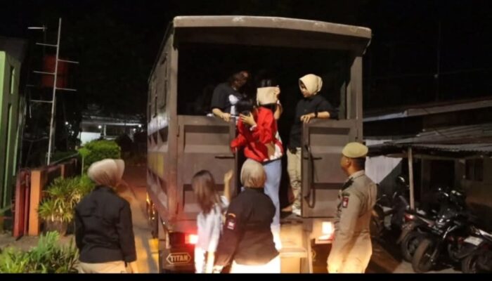 Satpol PP Padang Amankan Minol dan Puluhan Remaja