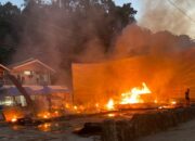 Monumen Kapal Wisata Siti Nurbaya di Padang Terbakar