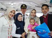 Peringati Hari Pahlawan 2025 KAI Sumbar Sapa Pelanggan Setia