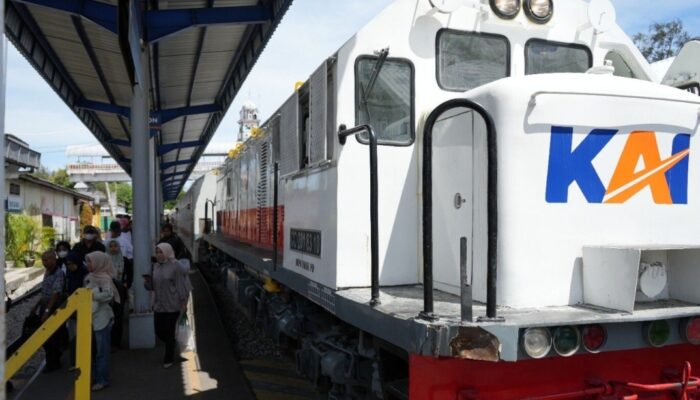 Dampak Luapan Banjir, KAI Sumbar Lakukan Pengalihan Lintas Pengoperasian