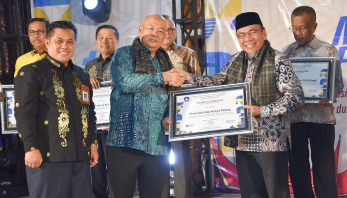 Pemko Padang Raih Empat Penghargaan pada Malam Apresiasi BBPMP Sumbar