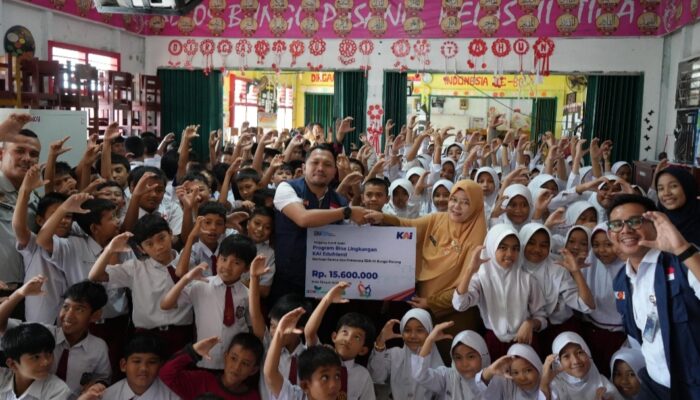 KAI Sumbar Salurkan Lebih dari Setengah Miliar Dana TJSL