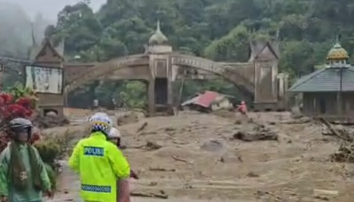 Galodo Menerjang Silaing, Jalur Padang- Padang Panjang Terputus Total