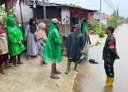 Danrem 032/Wbr Tinjau Lokasi Banjir di Padang, Lihat Logistik Tersalurkan
