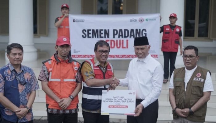 Gubernur Terima Bantuan dari Semen Padang dan untuk Korban Bencana