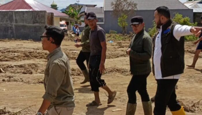 Wamen Bima Arya Bersama Wako Padang Tinjau Lokasi Bencana Banjir