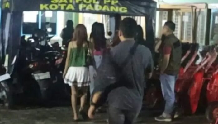 Satpol PP Padang Angkut 9 wanita Dari Sejumlah Tempat Hiburan Malam