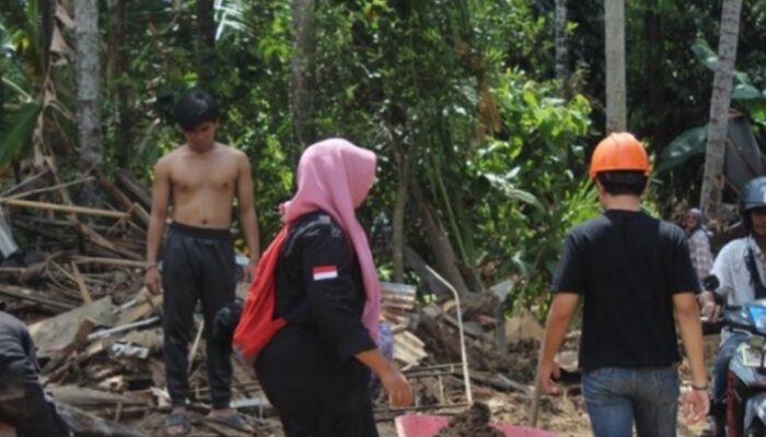 Departemen Teknik Sipil UNP Gelar Bakti Sosial untuk Korban Banjir Bandang di Sungai Apar