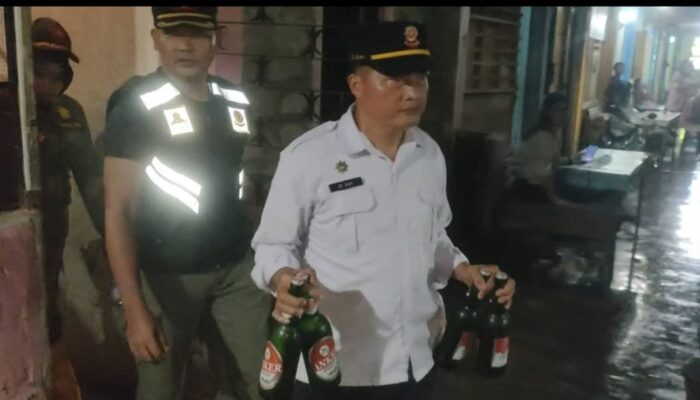Pol PP Padang Sita Belasan Botol Minol di Atom Center