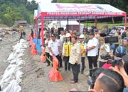 Prabowo Tinjau Jalan Nasional Putus di Lembah Anai