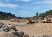 PUPR Kota Padang Berjibaku Normalisasi Sejumlah Batang Air