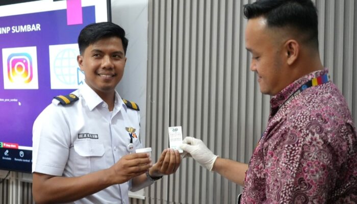 Cegah Narkoba Masa Nataru, KAI Bersama BNN Sumbar Random Check P4GN