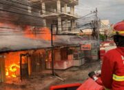 9 Toko dan 1 Rumah di Cendrawasih Terbakar Kerugian Capai 1 Milyar