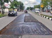 Dinas PUPR Padang Tambal Jalan Berlubang Pascabanjir